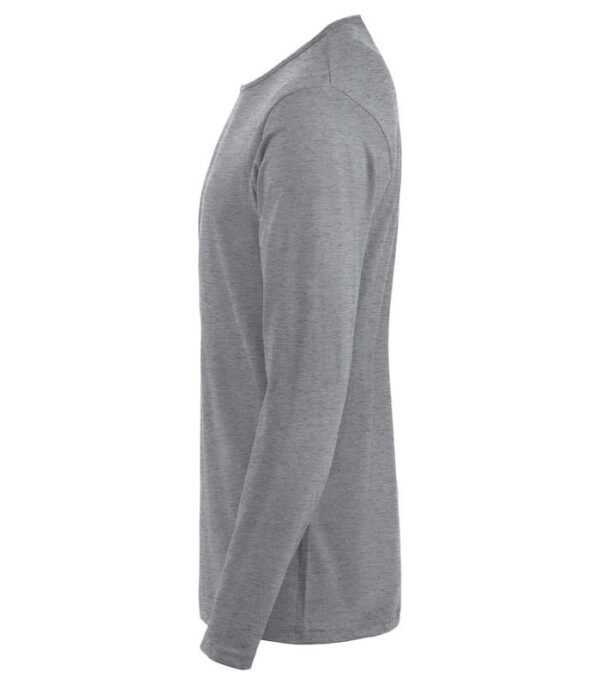 grå t-shirt fra siden