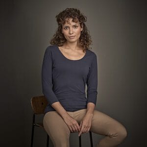 3/4 ærmet t-shirt til kvinder i sort 3/4 ærmet t-shirt til kvinder i sort